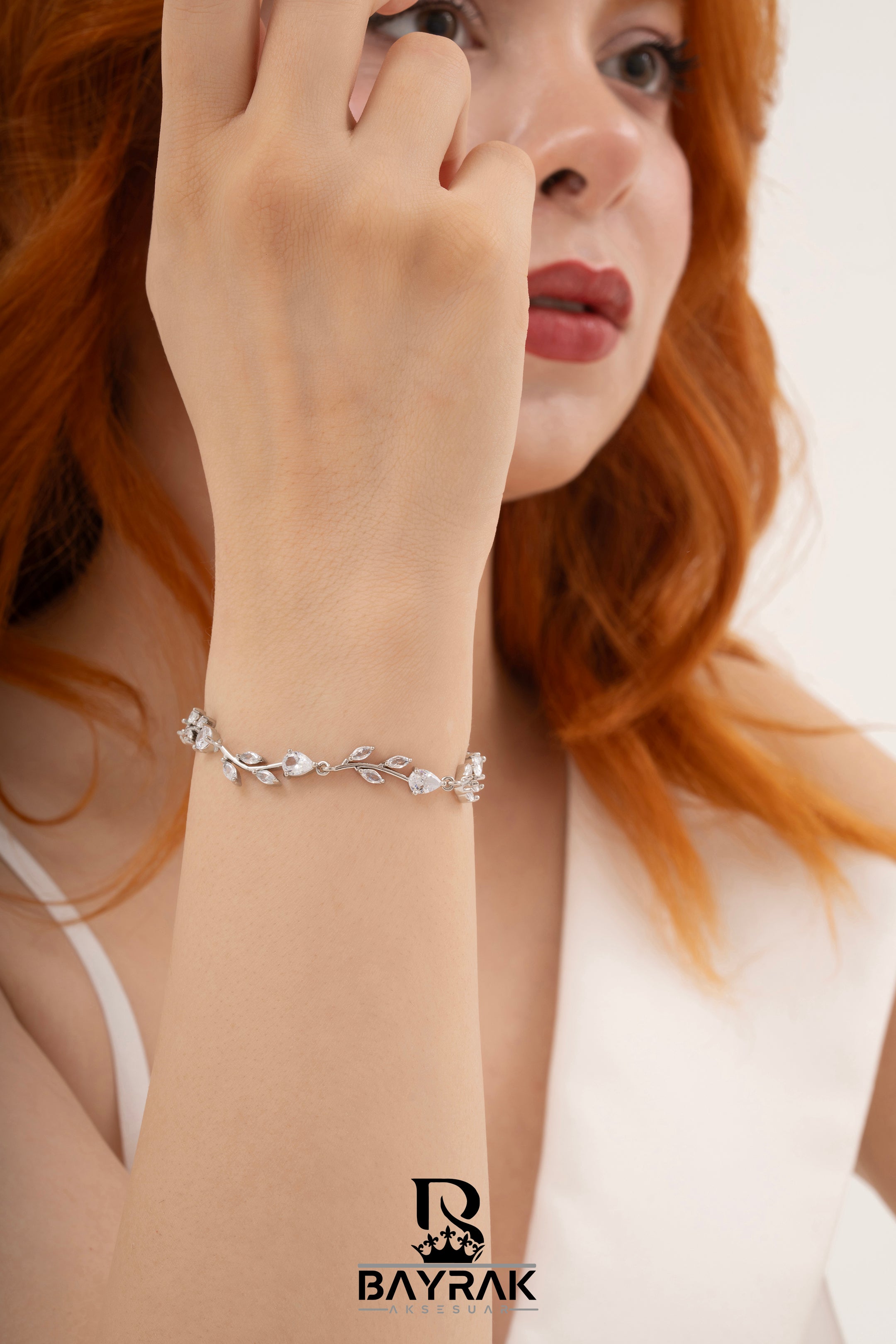 Vela -48- Crystal-Style Fashion Bracelet product photo 2