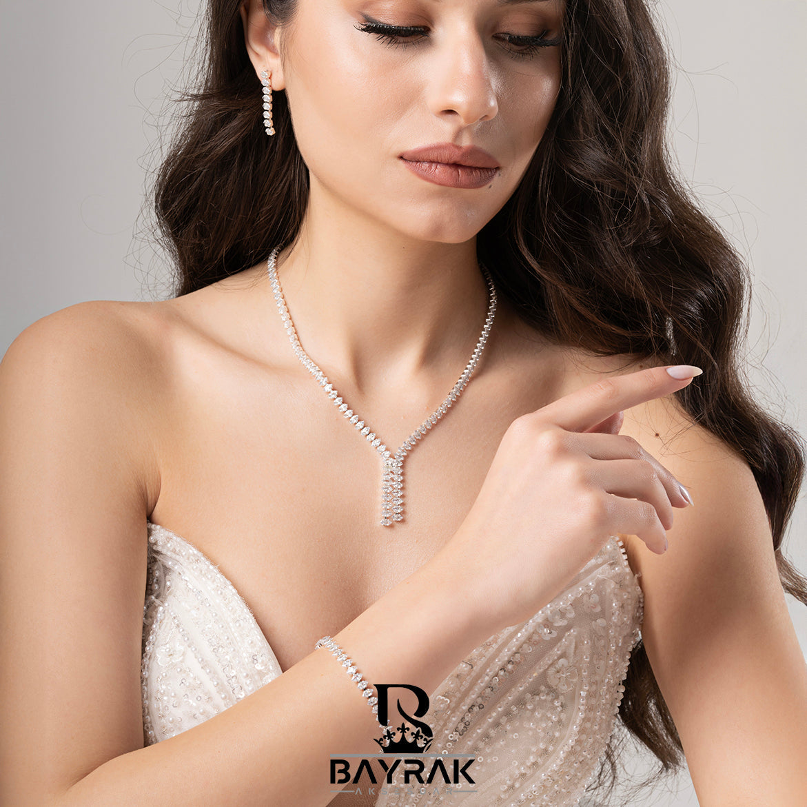 Ilaira 160 Su Yolu Crystal-Style Fashion Jewelry Set product photo 1