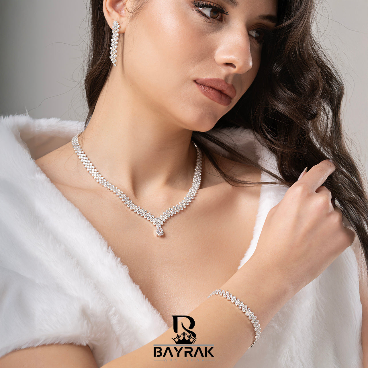 Ilaria 610 Crystal-Style Fashion Jewelry Set product photo 1