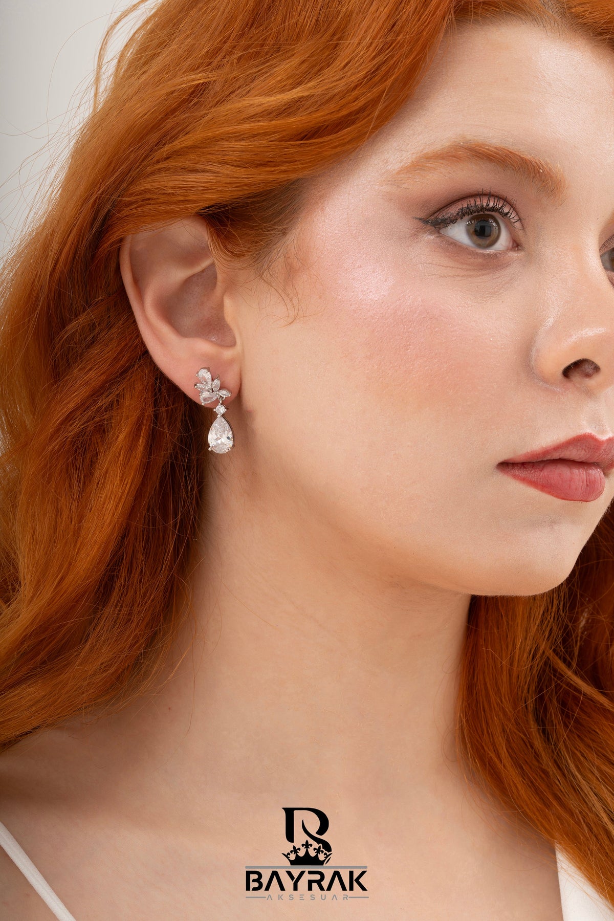 Elia -302- Crystal-Style Fashion Earrings product photo 2
