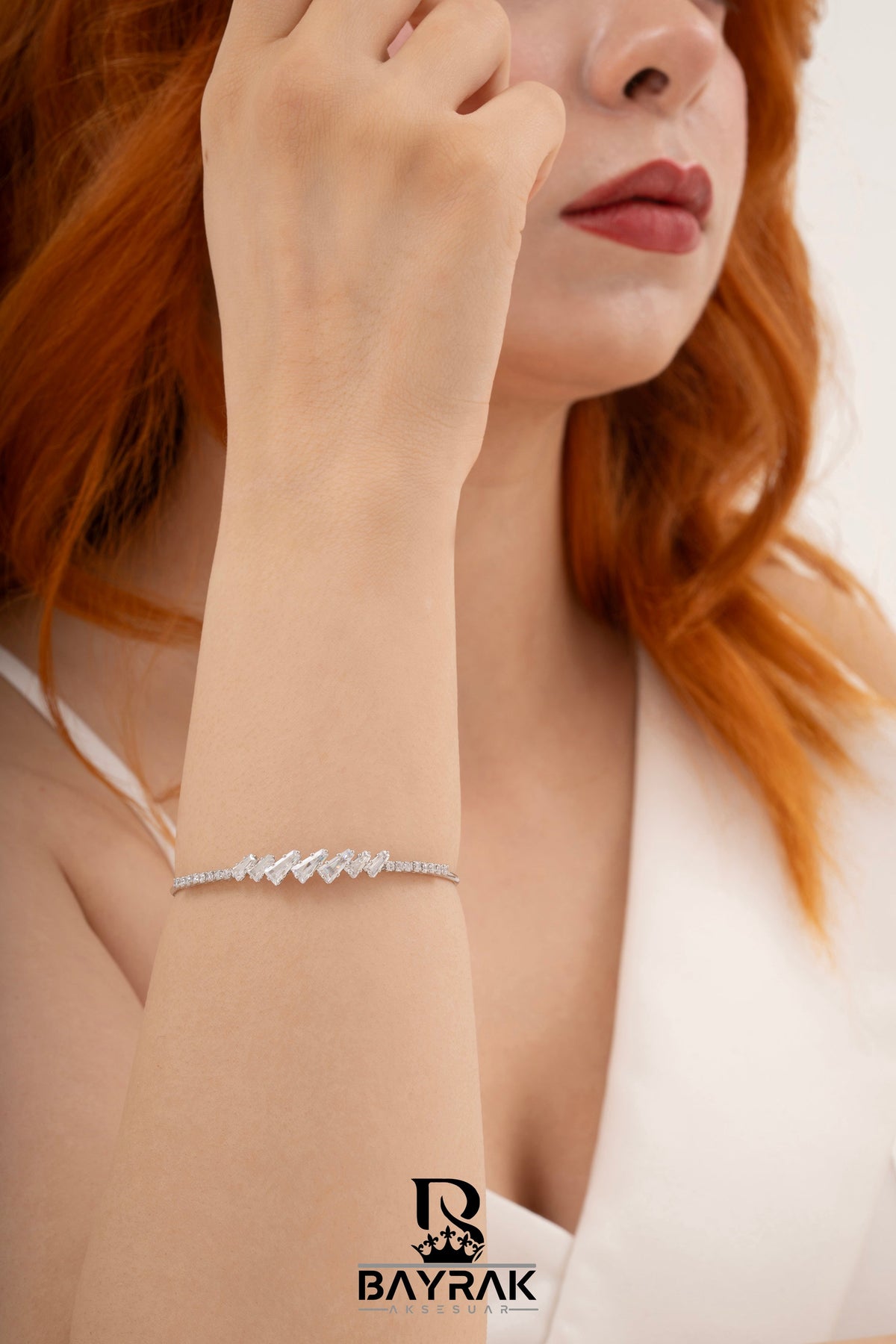 Impera -122- Kelepce Crystal-Style Fashion Bracelet product photo 2