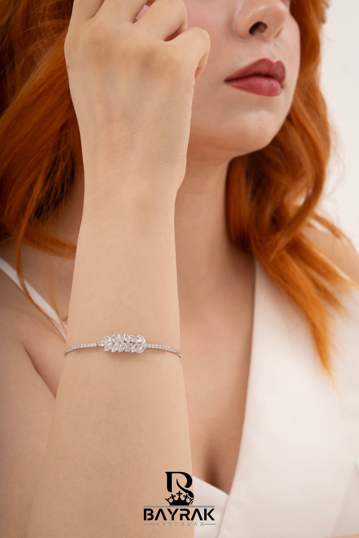 Impera -124- Kelepce Crystal-Style Fashion Bracelet product photo 2