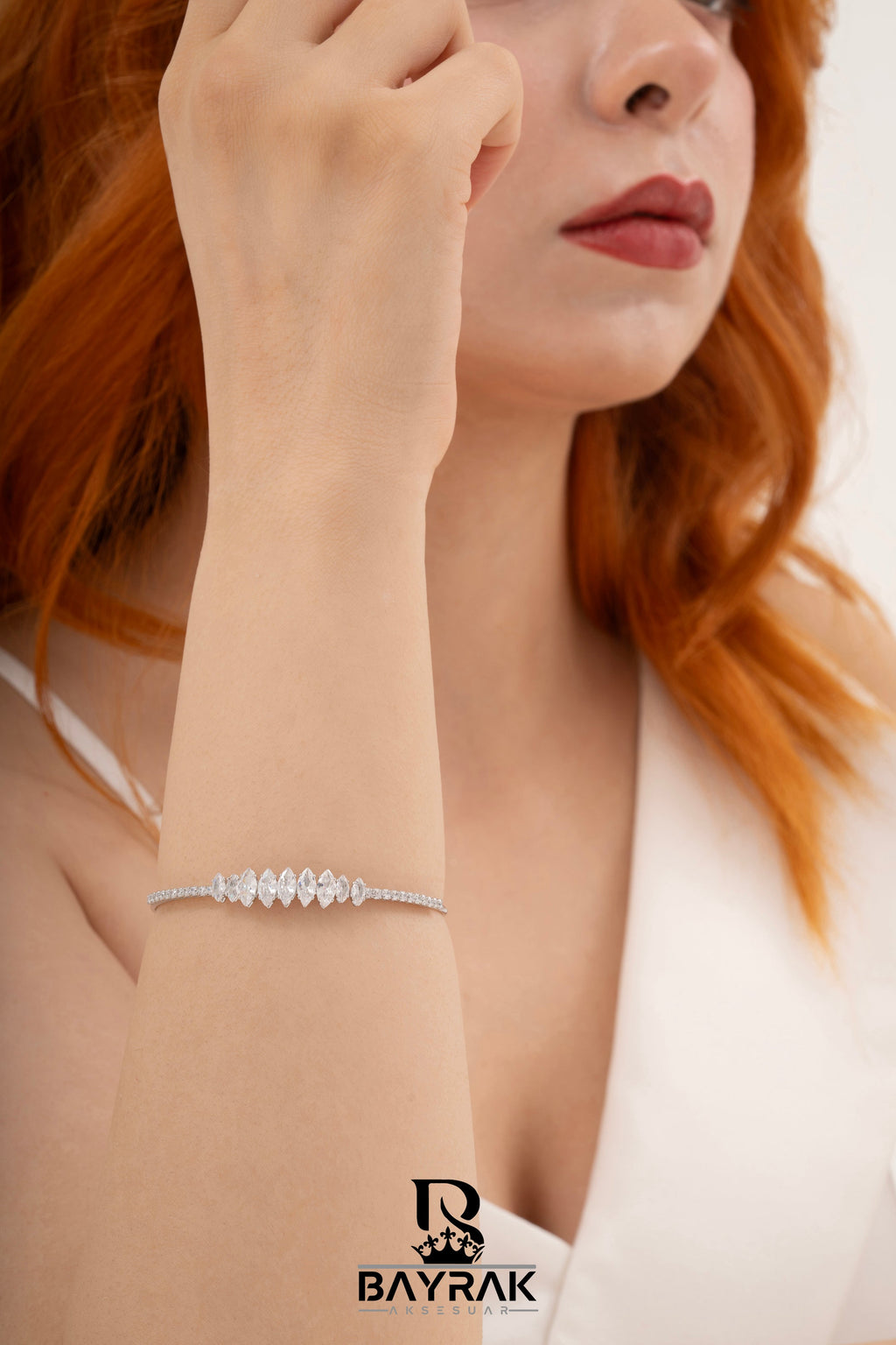 Impera -136- Kelepce Crystal-Style Fashion Bracelet product photo 2