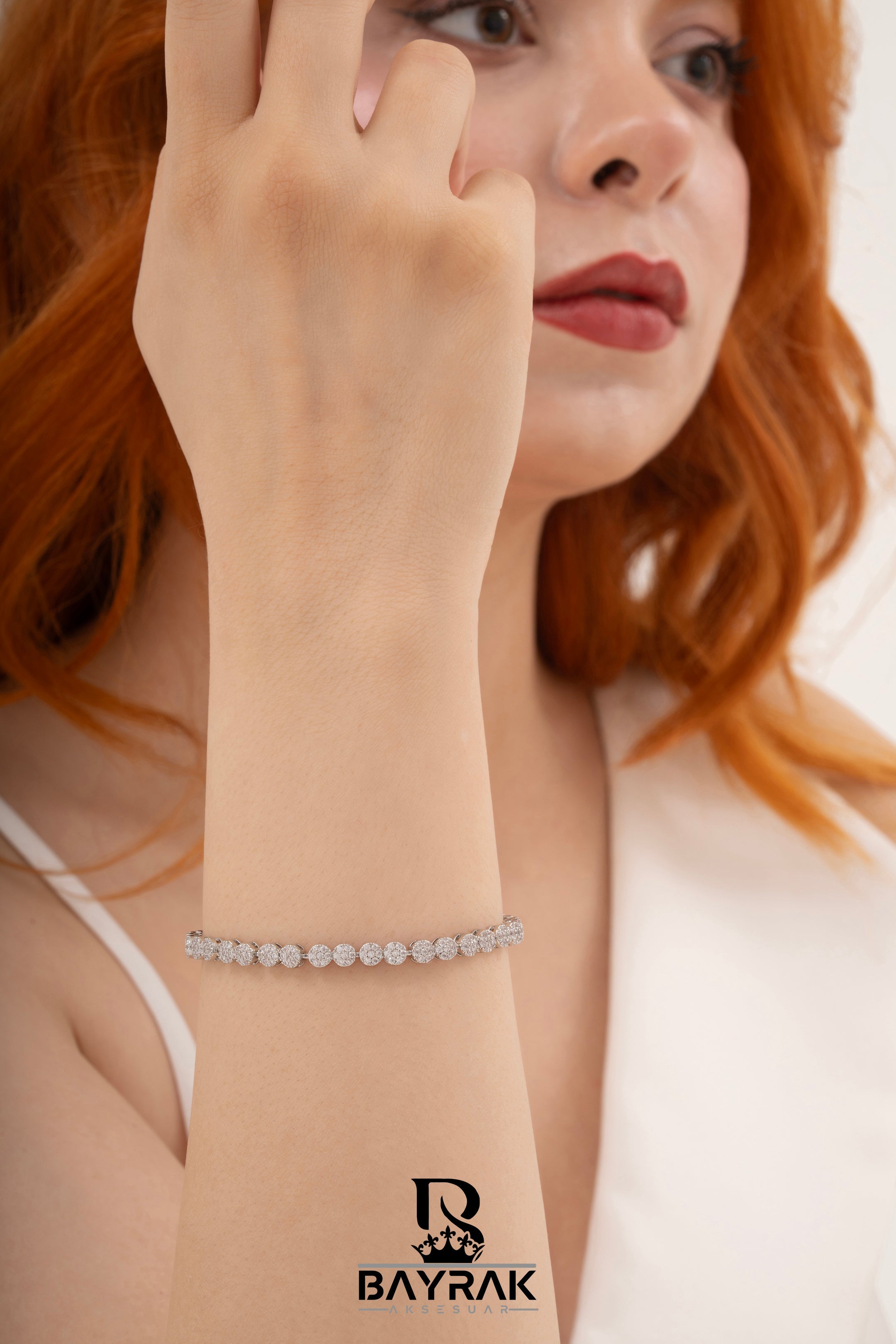 Vela -12- Crystal-Style Fashion Bracelet product photo 2