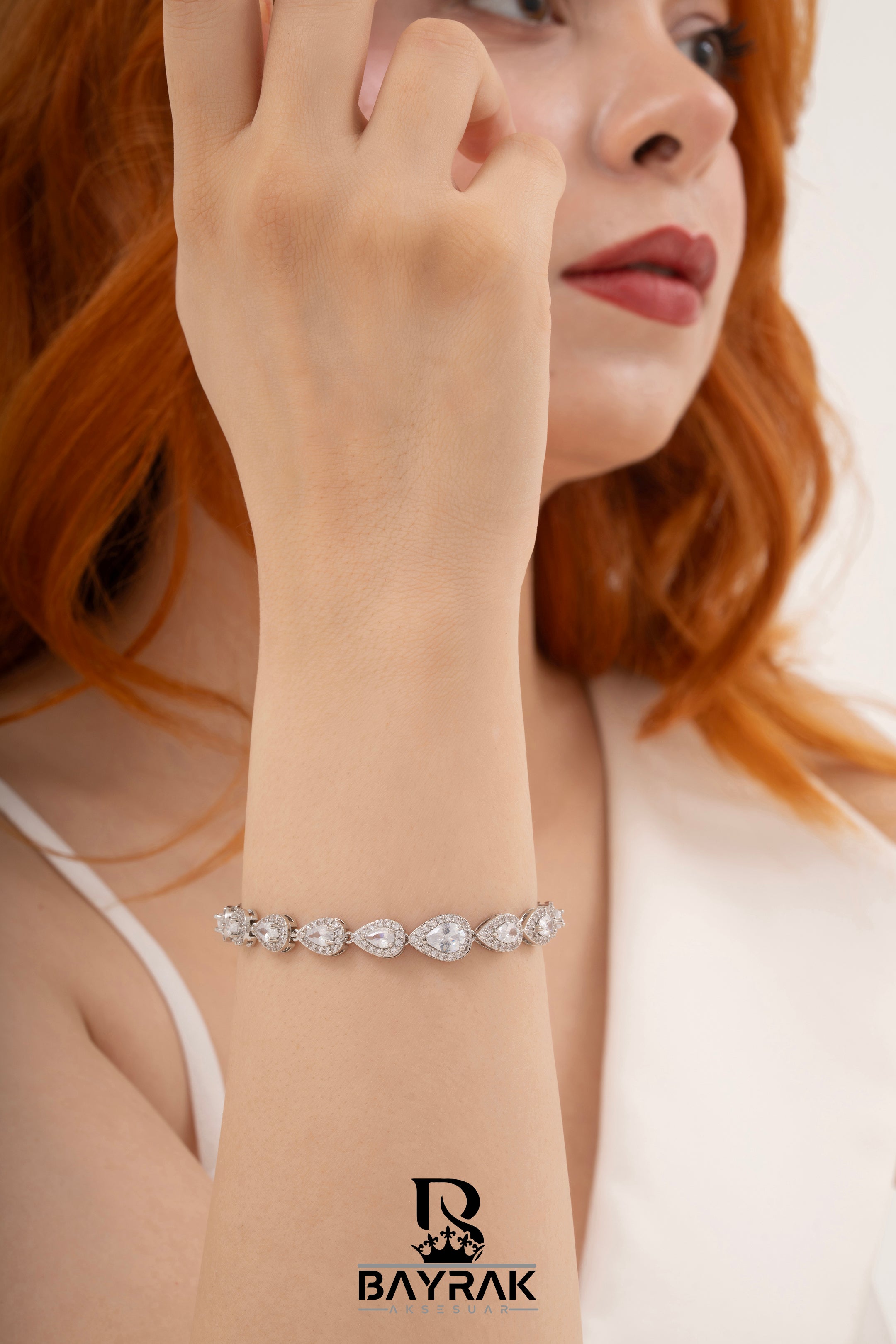 Vela -14- Crystal-Style Fashion Bracelet product photo 2
