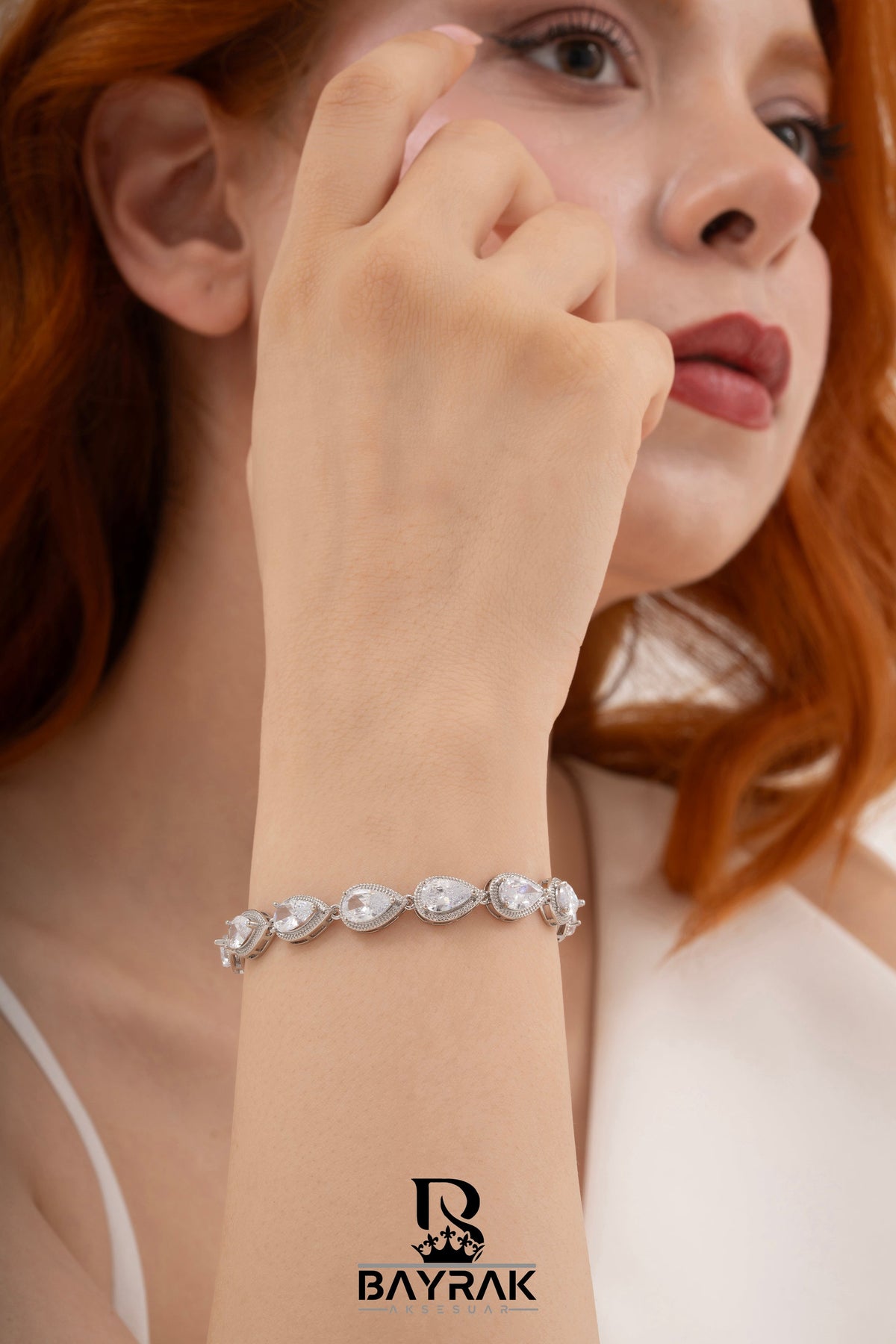 Vela -146- Crystal-Style Fashion Bracelet product photo 2