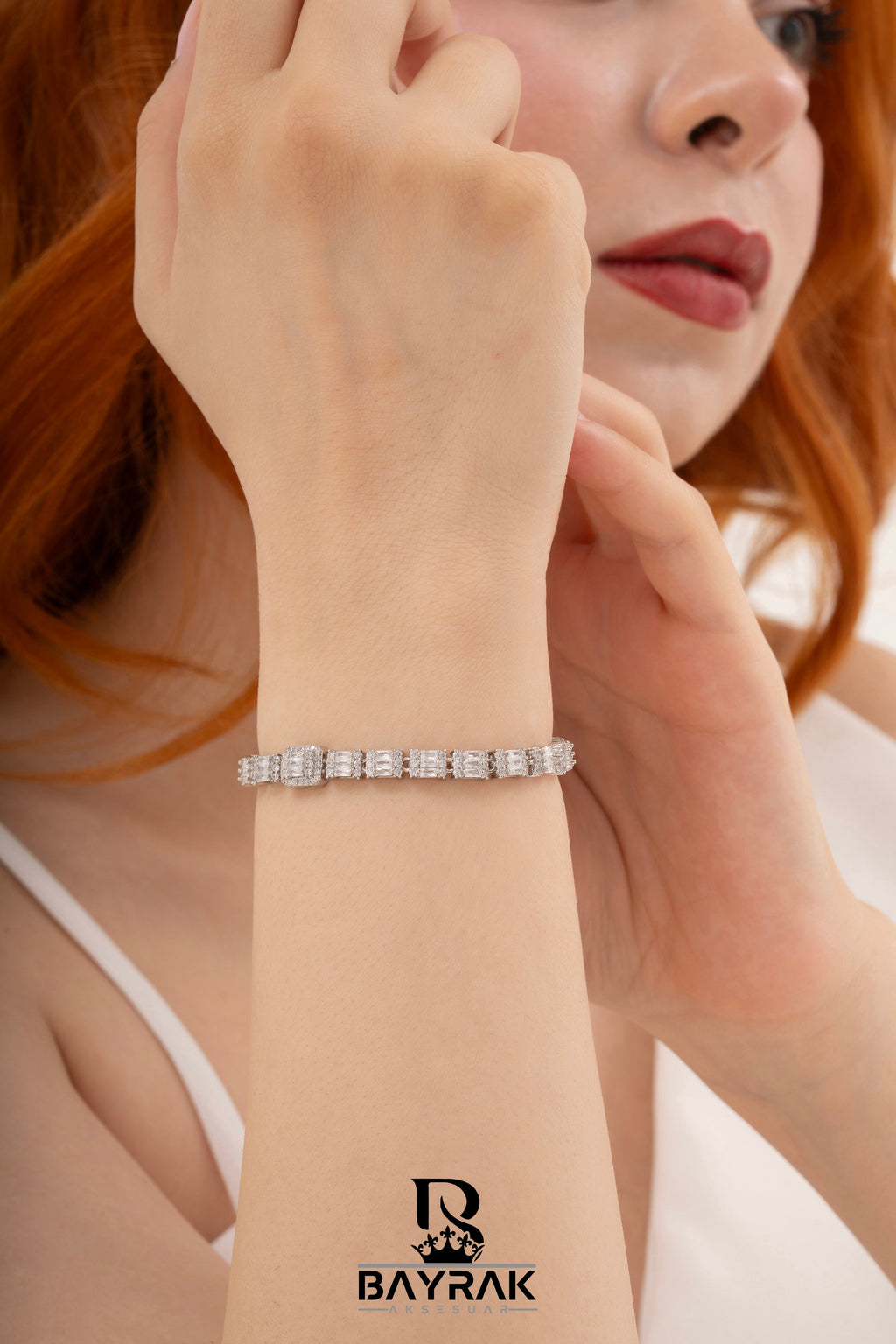 Vela -150- Crystal-Style Fashion Bracelet product photo 2