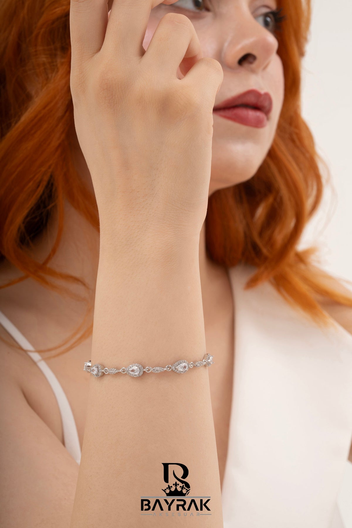 Vela -16- Crystal-Style Fashion Bracelet product photo 2