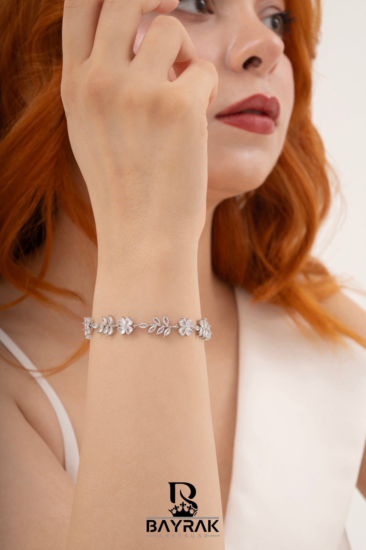 Vela -20- Crystal-Style Fashion Bracelet product photo 2