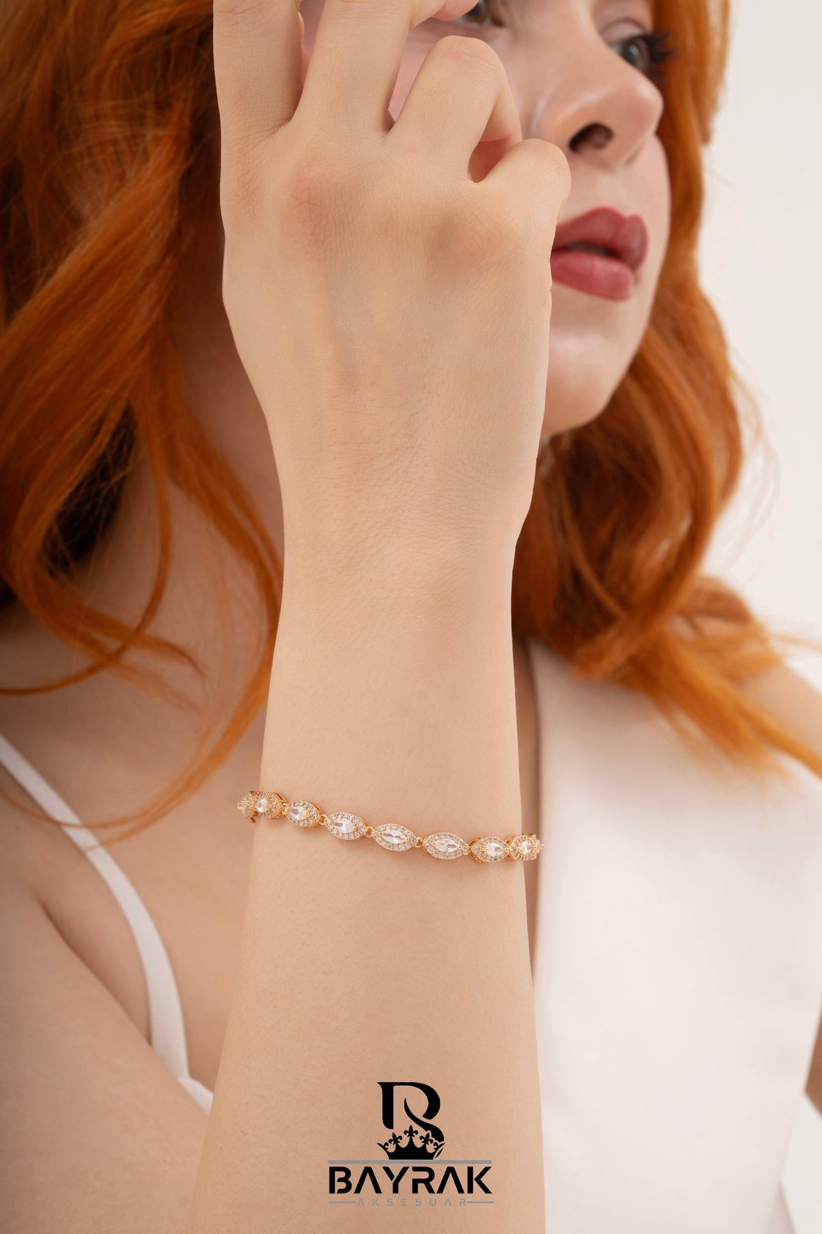 Vela -22- Crystal-Style Fashion Bracelet product photo 2