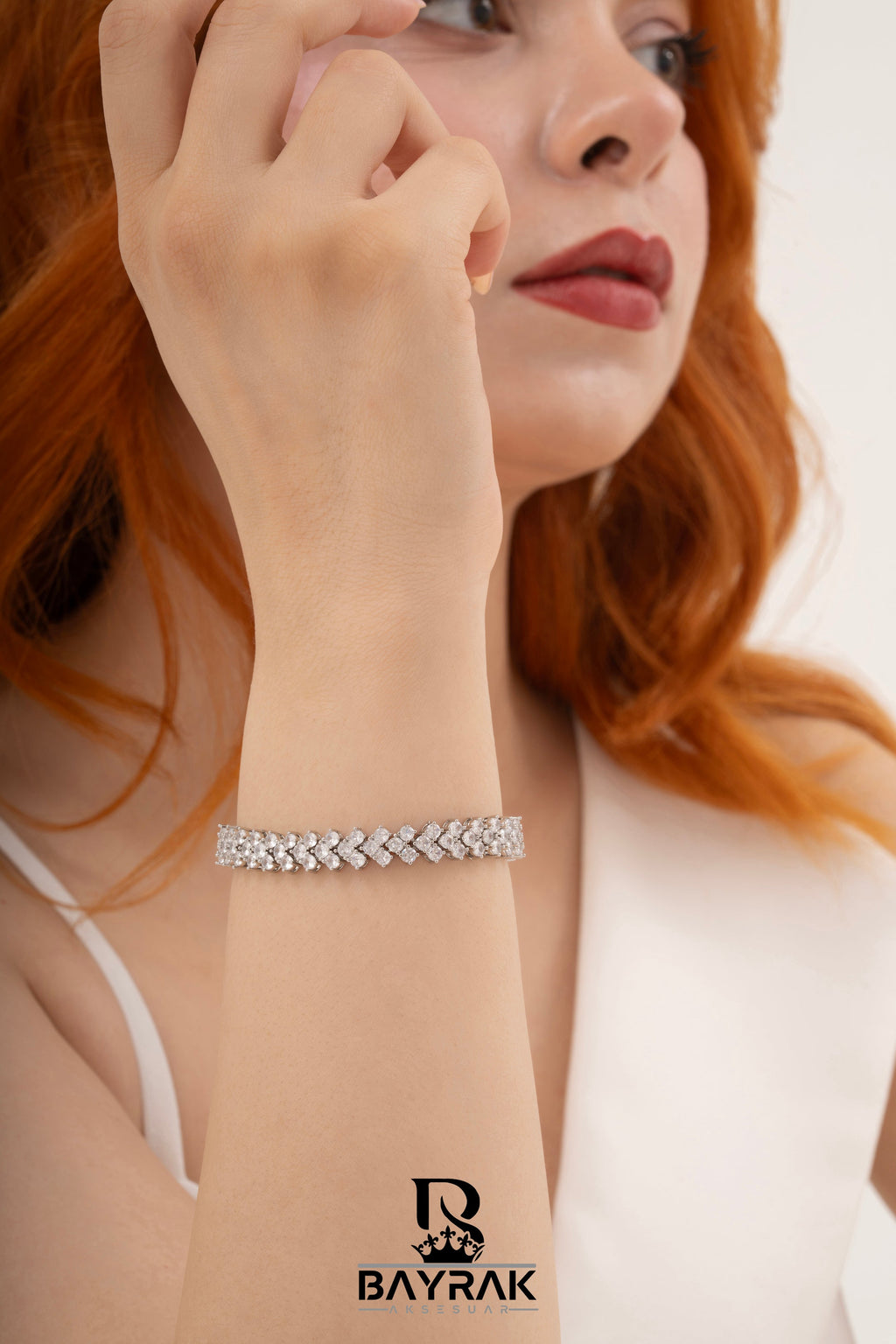 Vela -28- Crystal-Style Fashion Bracelet product photo 2