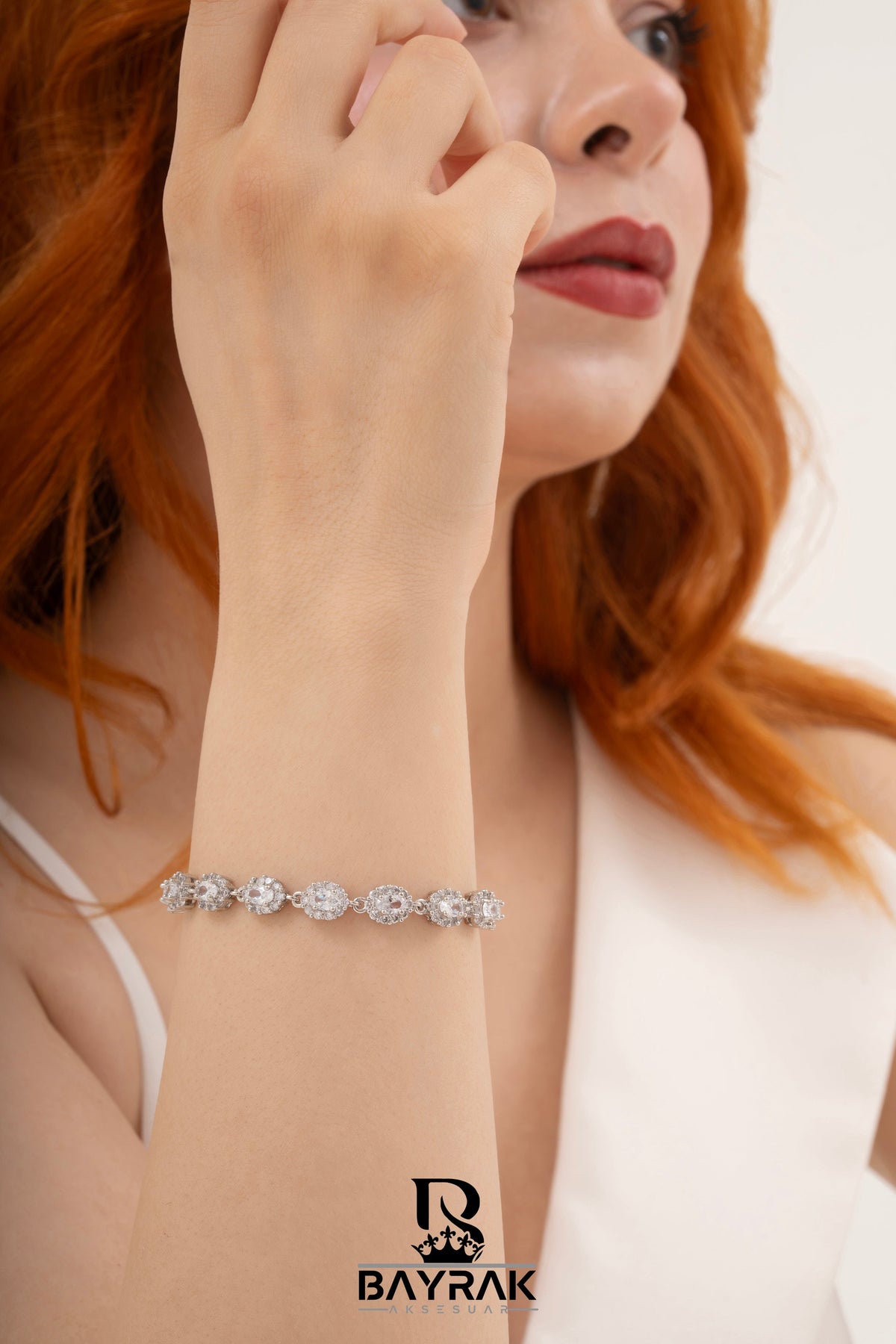 Vela -34- Crystal-Style Fashion Bracelet product photo 2