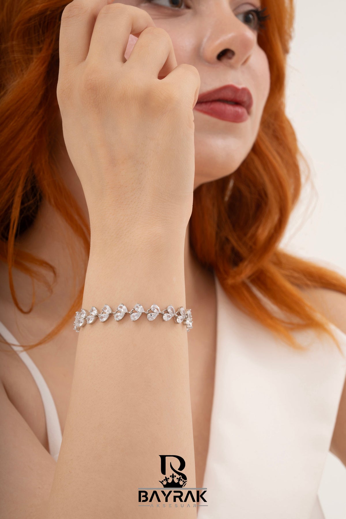 Vela -36- Crystal-Style Fashion Bracelet product photo 2