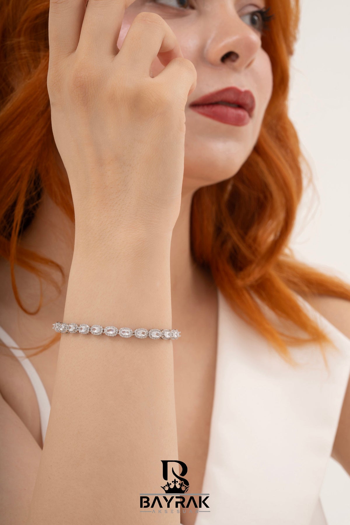 Vela -40- Crystal-Style Fashion Bracelet product photo 2