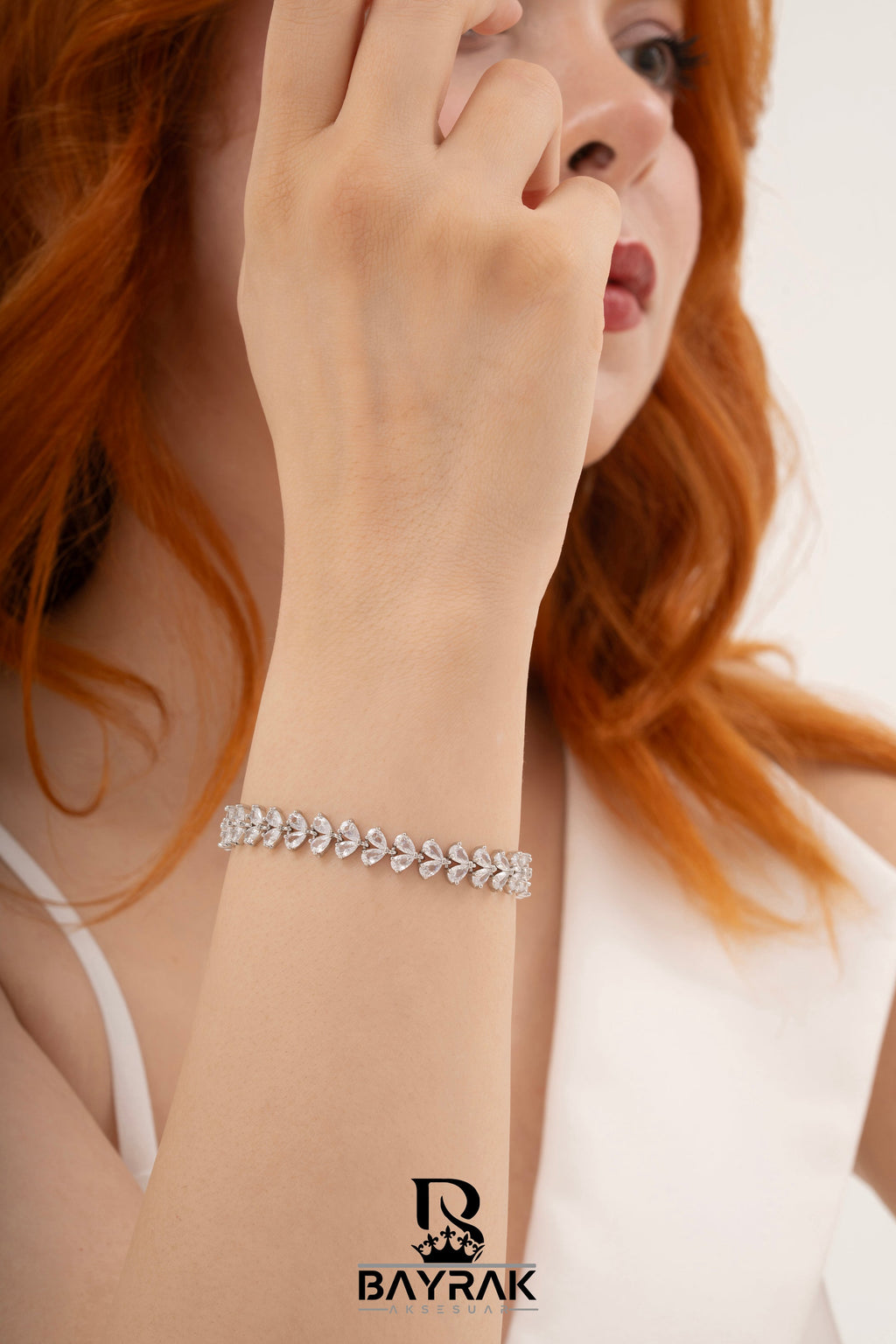 Vela -42- Crystal-Style Fashion Bracelet product photo 2