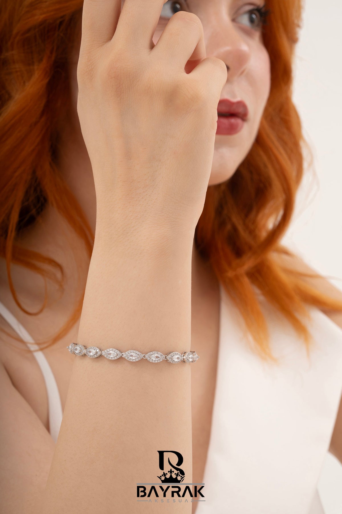 Vela -44- Crystal-Style Fashion Bracelet product photo 2