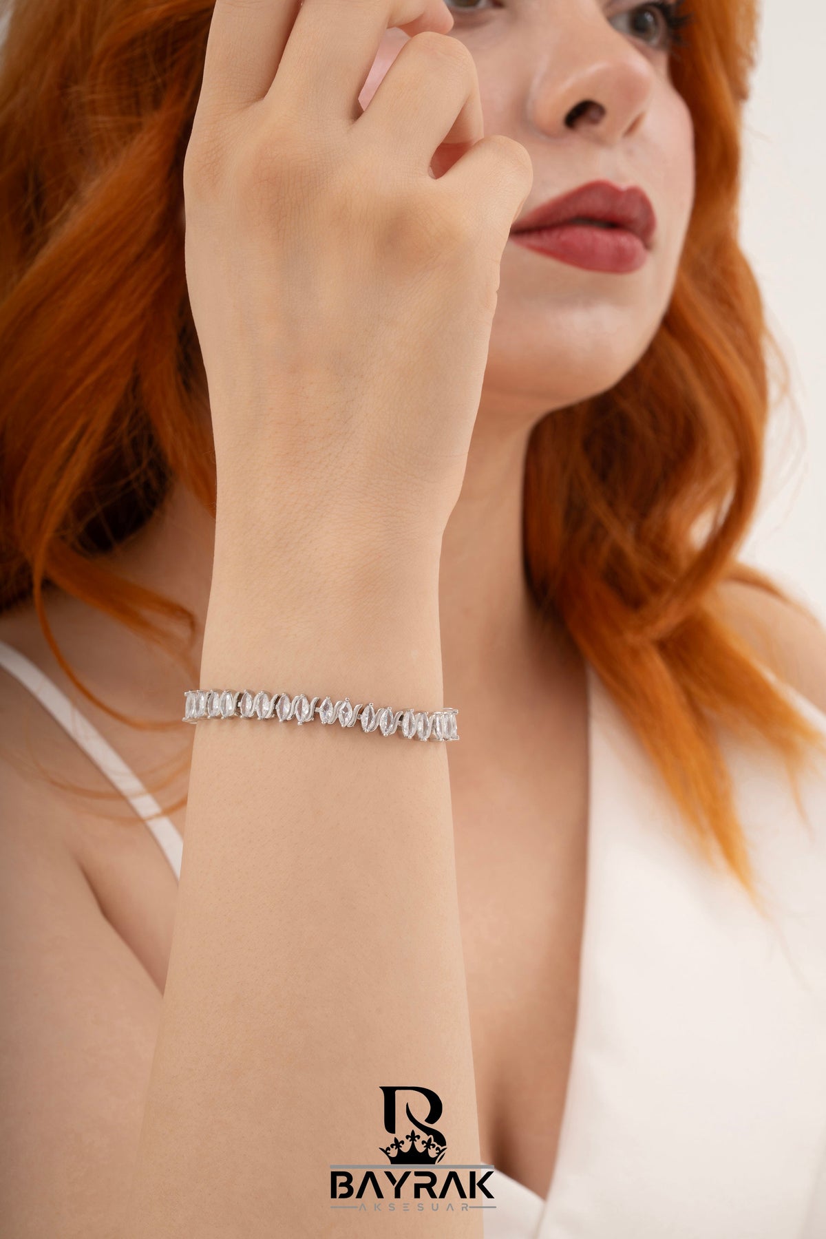 Vela -72- Crystal-Style Fashion Bracelet product photo 2