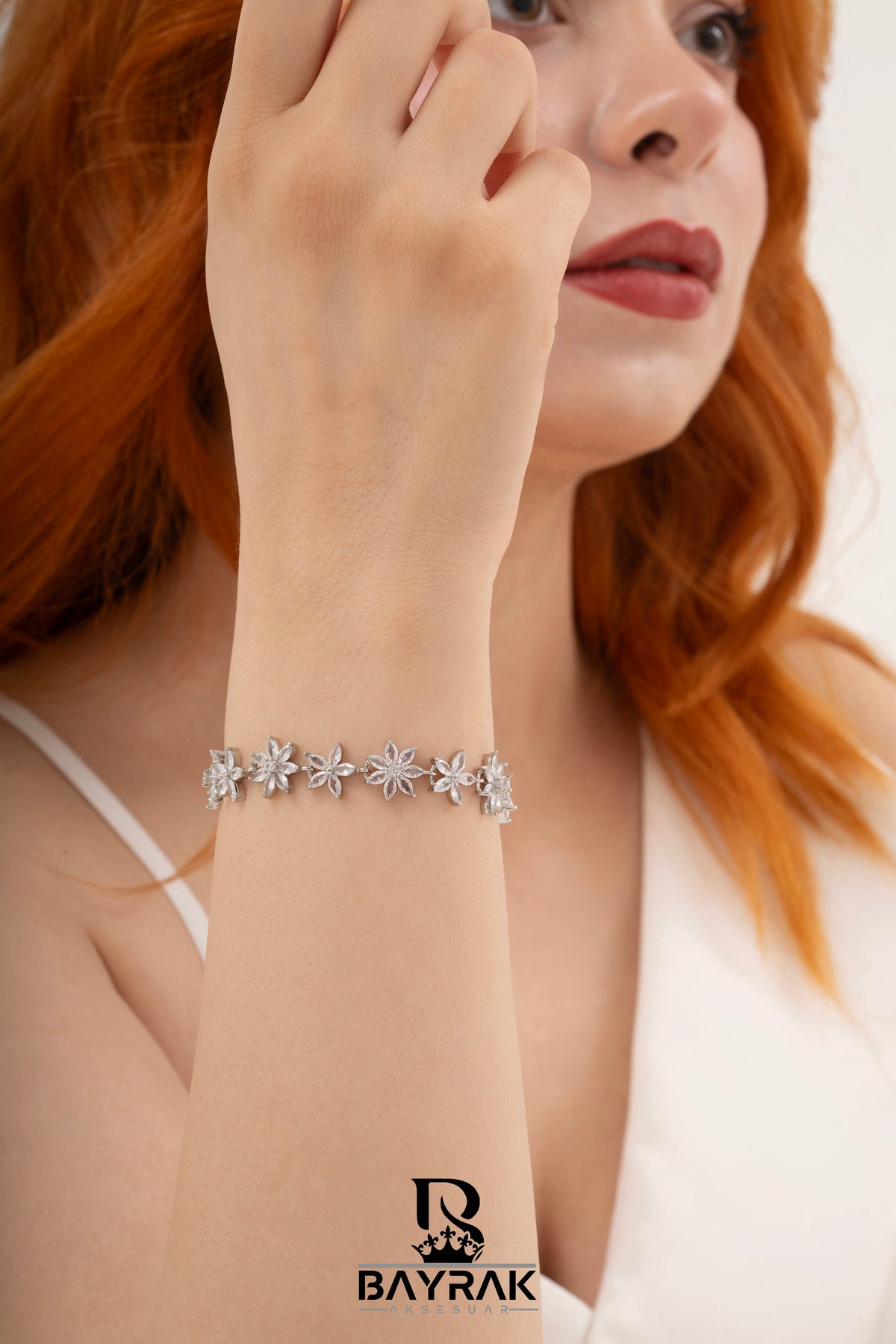 Vela -82- Crystal-Style Fashion Bracelet product photo 2