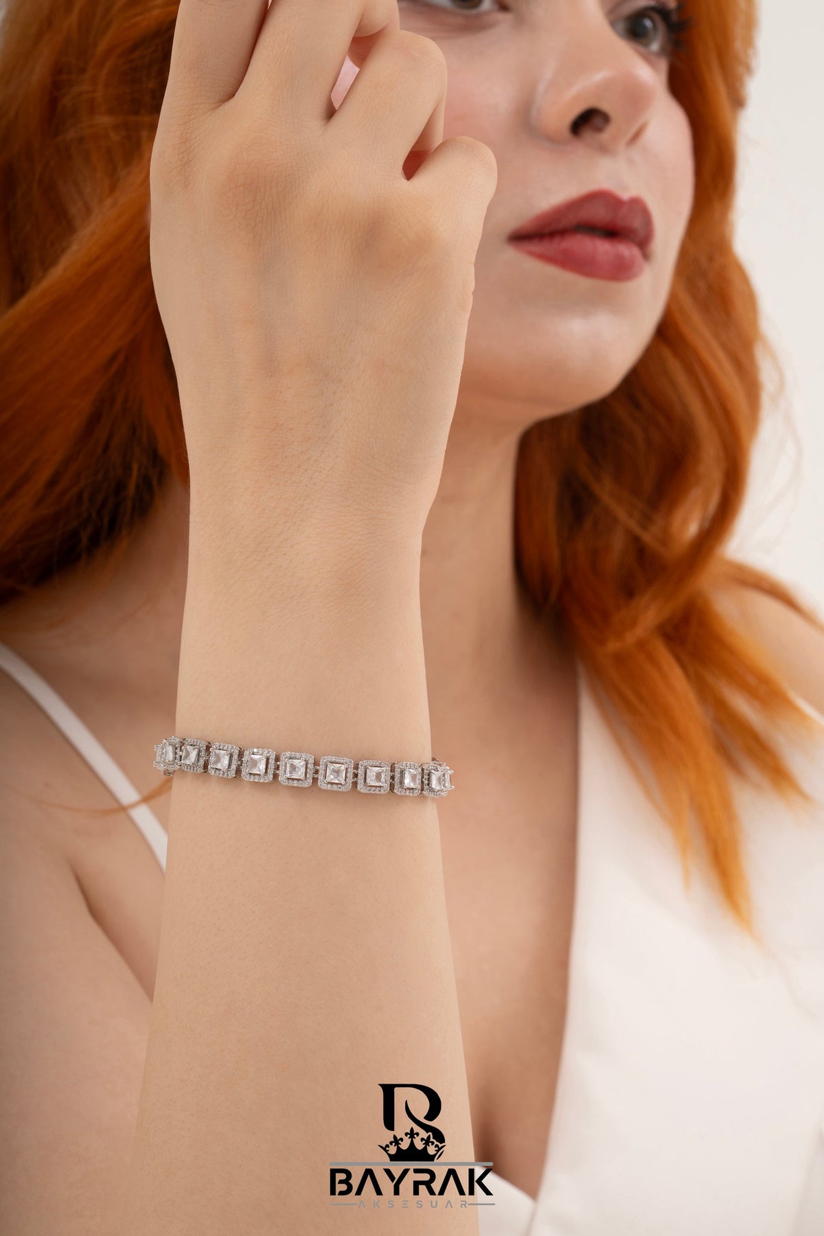 Vela -84- Crystal-Style Fashion Bracelet product photo 2