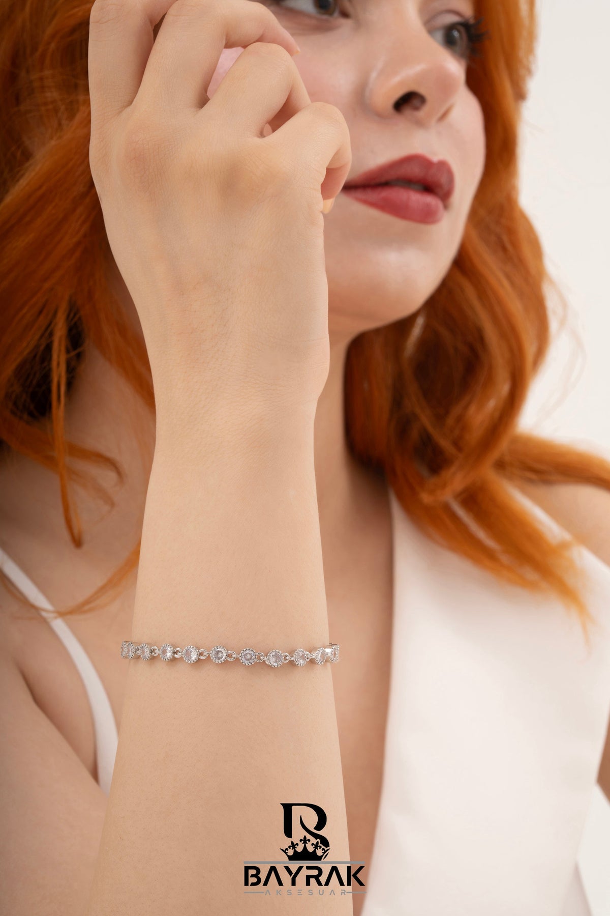 Vela -32- Crystal-Style Fashion Bracelet product photo 2